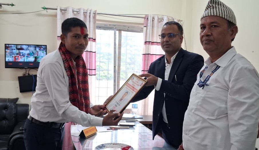 प्रेम बहादुर थारु (खरिदार) २०८३ साउन महिनाको उत्कृष्ट कर्मचारी